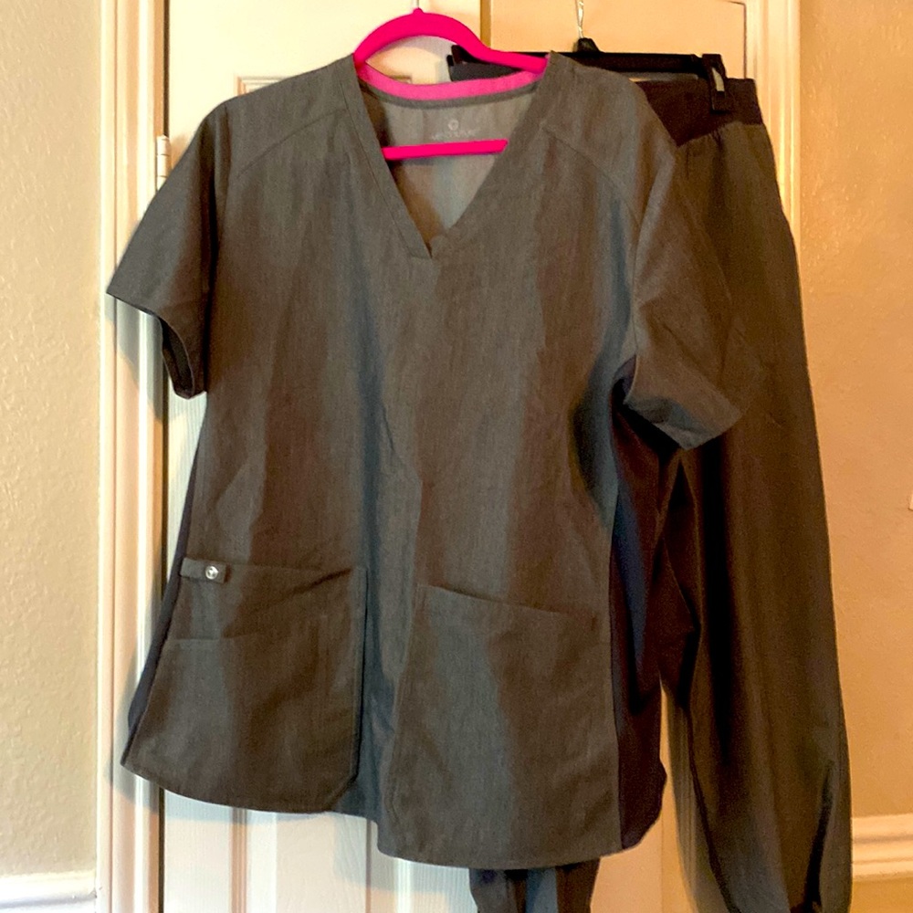 Scrub set XL top and pants gray color comfortable fit, stretchy material